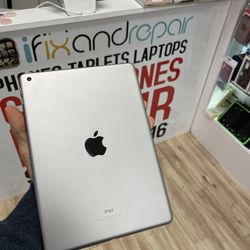 Ipad Unlocked Perfect condition with Case🎁