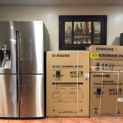 Chef Collection Refrigerator Stove Dishwasher and Microwave Are Brand New 