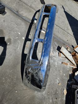 2000 2004 ford  excursion  front bumper oem