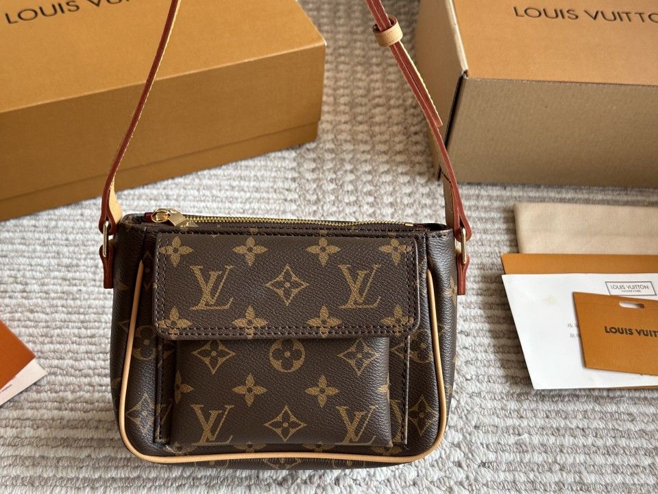 Classic Women's Luxury Crossbody Bag