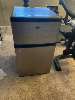 Mini Fridge With a Freezer