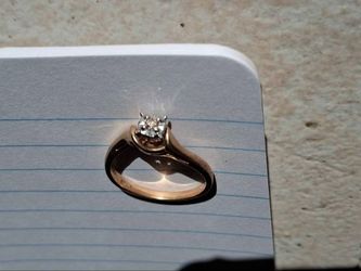 10kt Gold Ring with 1 Diamond. 2.53 grams.