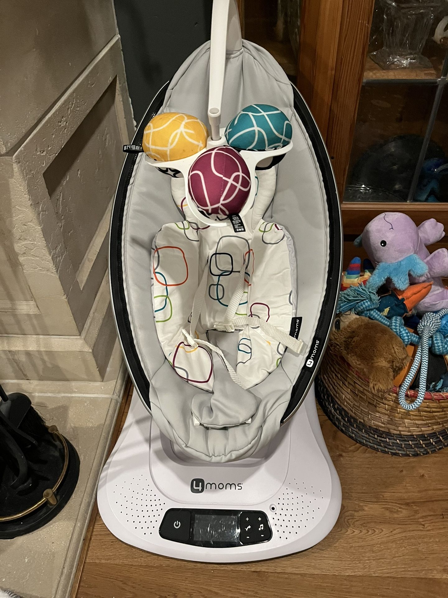 4moms Mamaroo Infant Swing, Older Model, Newborn Insert Included *read Description*