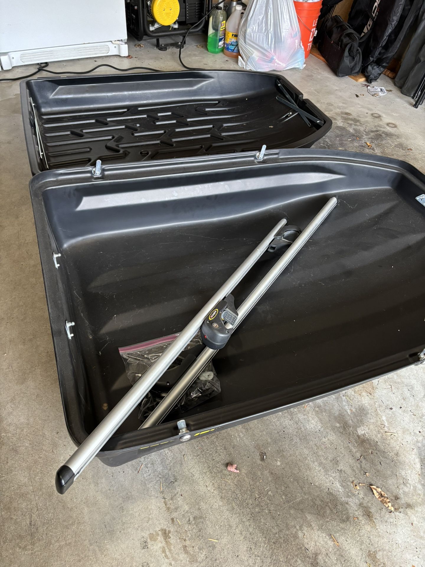 Rooftop Cargo Carrier And Crossbars