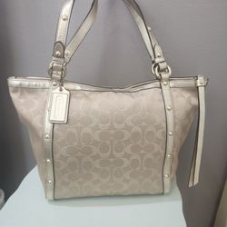COACH SIGNATURE GOLD TOTE ,read Descriptions Please 