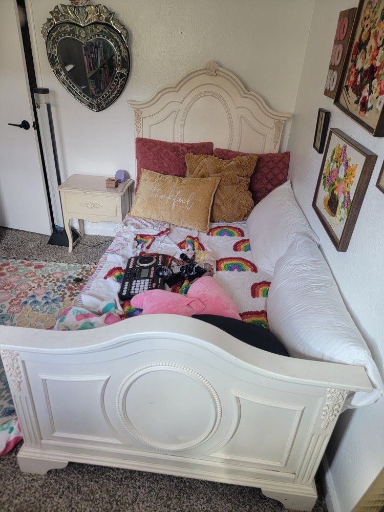 Twin Size Bed Frame/mattress Like New/bedside Table