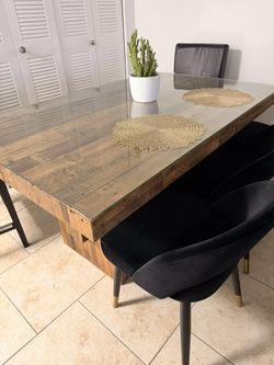 Dinning Table 
