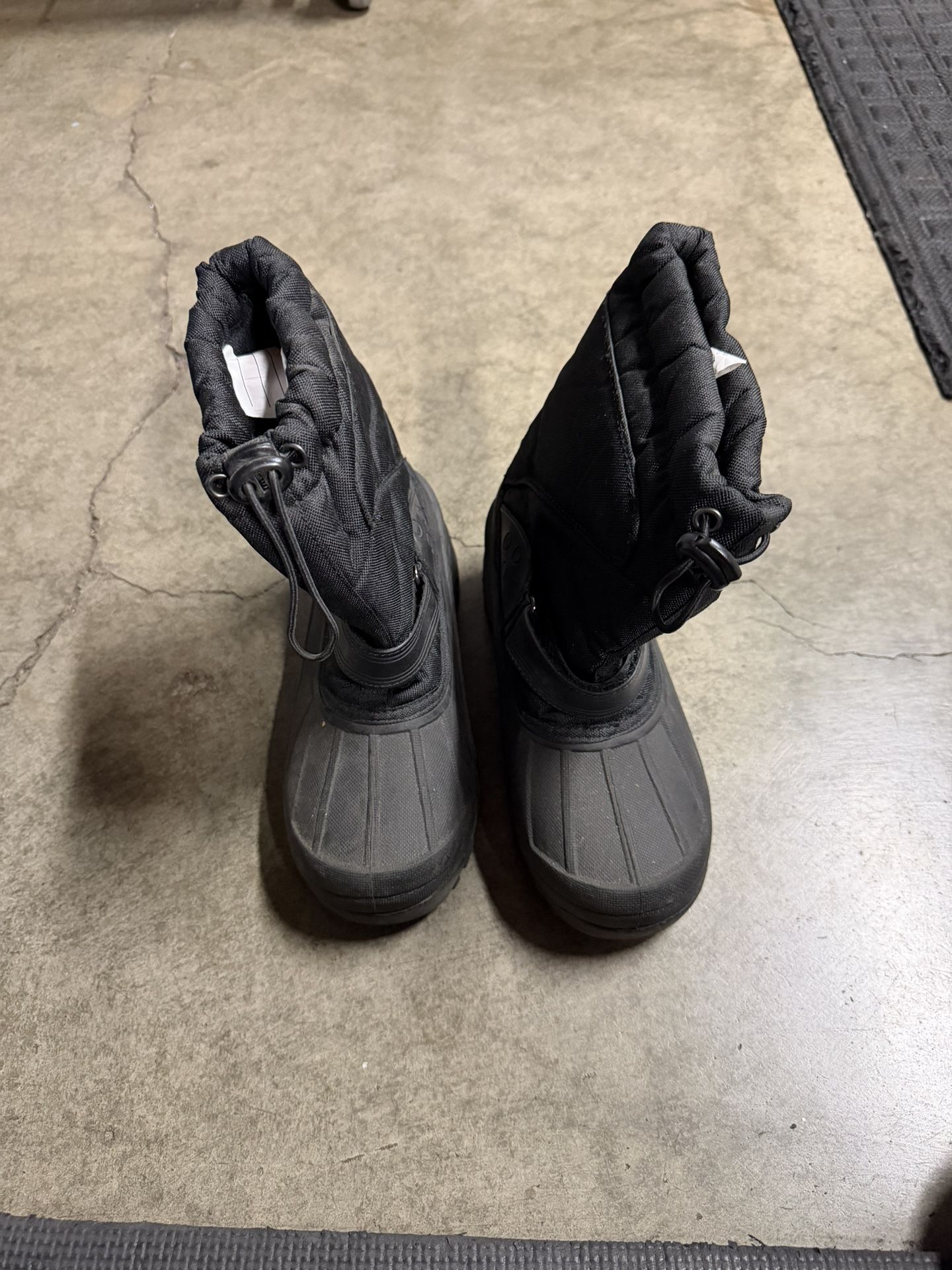 Snow boots Size 3