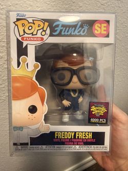 Funko Pop! Freddy Fresh SE Fundays Blacklight Battle 4000 Pcs with Protector