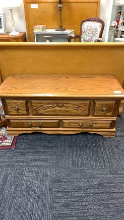 Vintage cedar chest (no drawers)