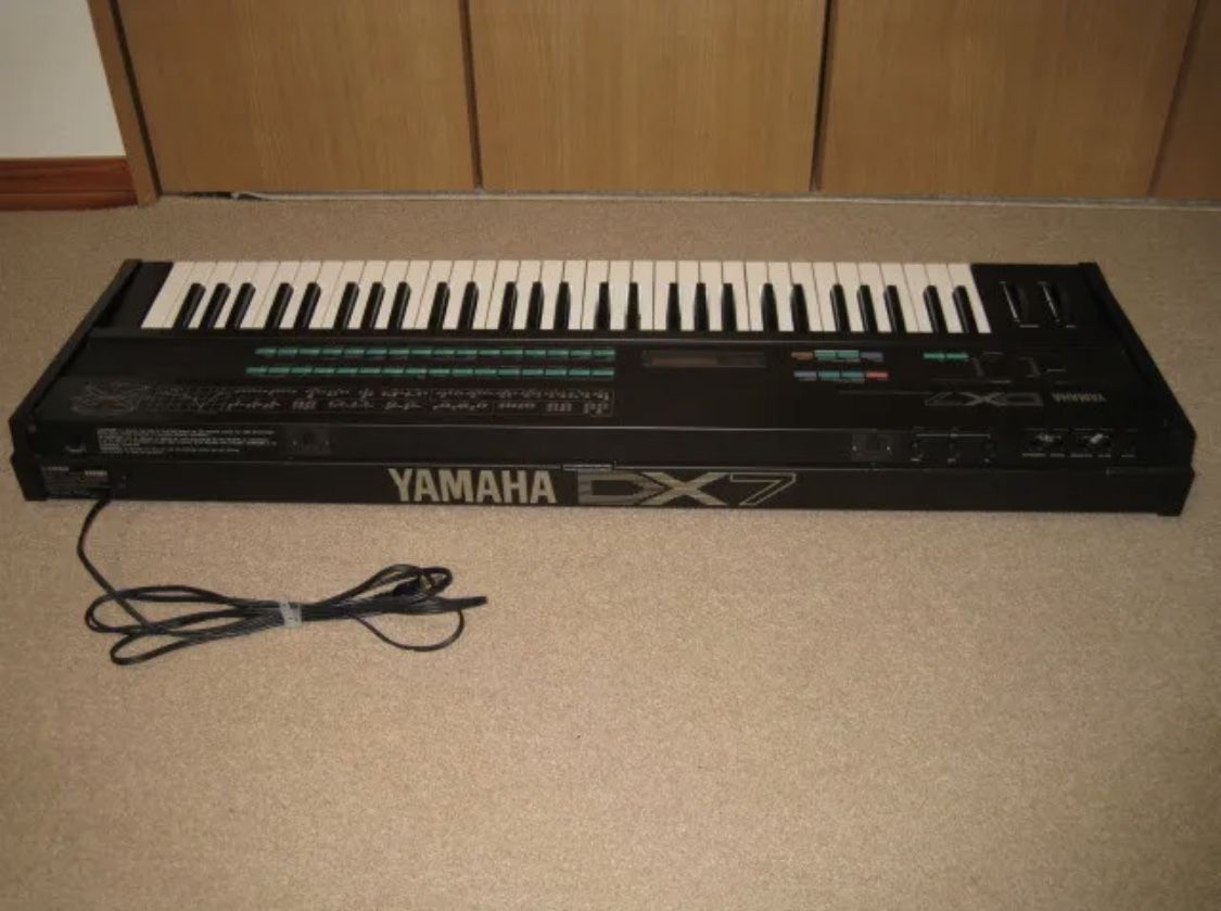 YAMAHA DX7 Synthesizer