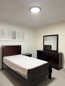 Twin 3-Piece Bedroom Set – Bed, Dresser with Mirror & Nightstand