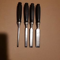 Chisels set in perfect condition. 