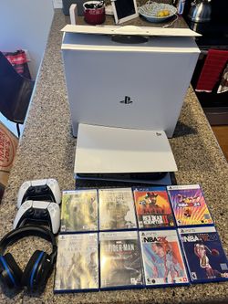 PlayStation 5 Bundle-Excellent condition W/Box