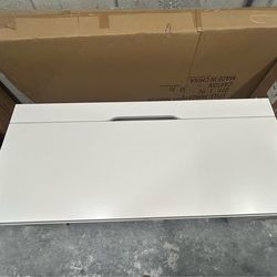 White Modern Desk – 2 Drawers – Excellent Condition