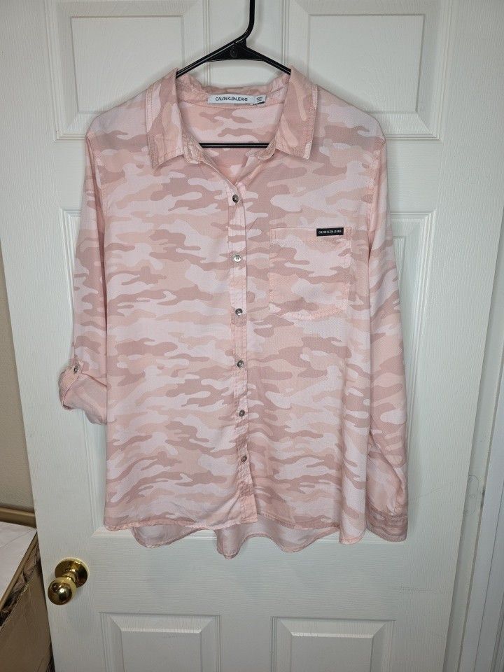 Calvin Klein Jeans Pink Camo Womens XL Button Up Roll Tab Sleeve Light Blouse