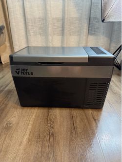 The Joytutus portable refrigerator is the ideal solution for storing food and drinks on the go.