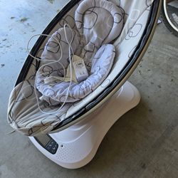 4moms MamaRoo multi-motion baby swing