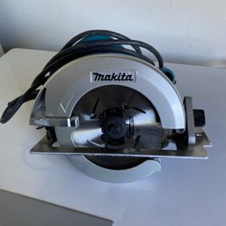  Makita 7-1/4 in. 15 Amp Corded Circular Saw 