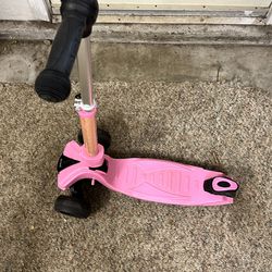 Girls 3 wheel scooter