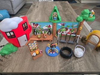 Jazwares  Adopt Me! Coffee Shop & Playground Playset