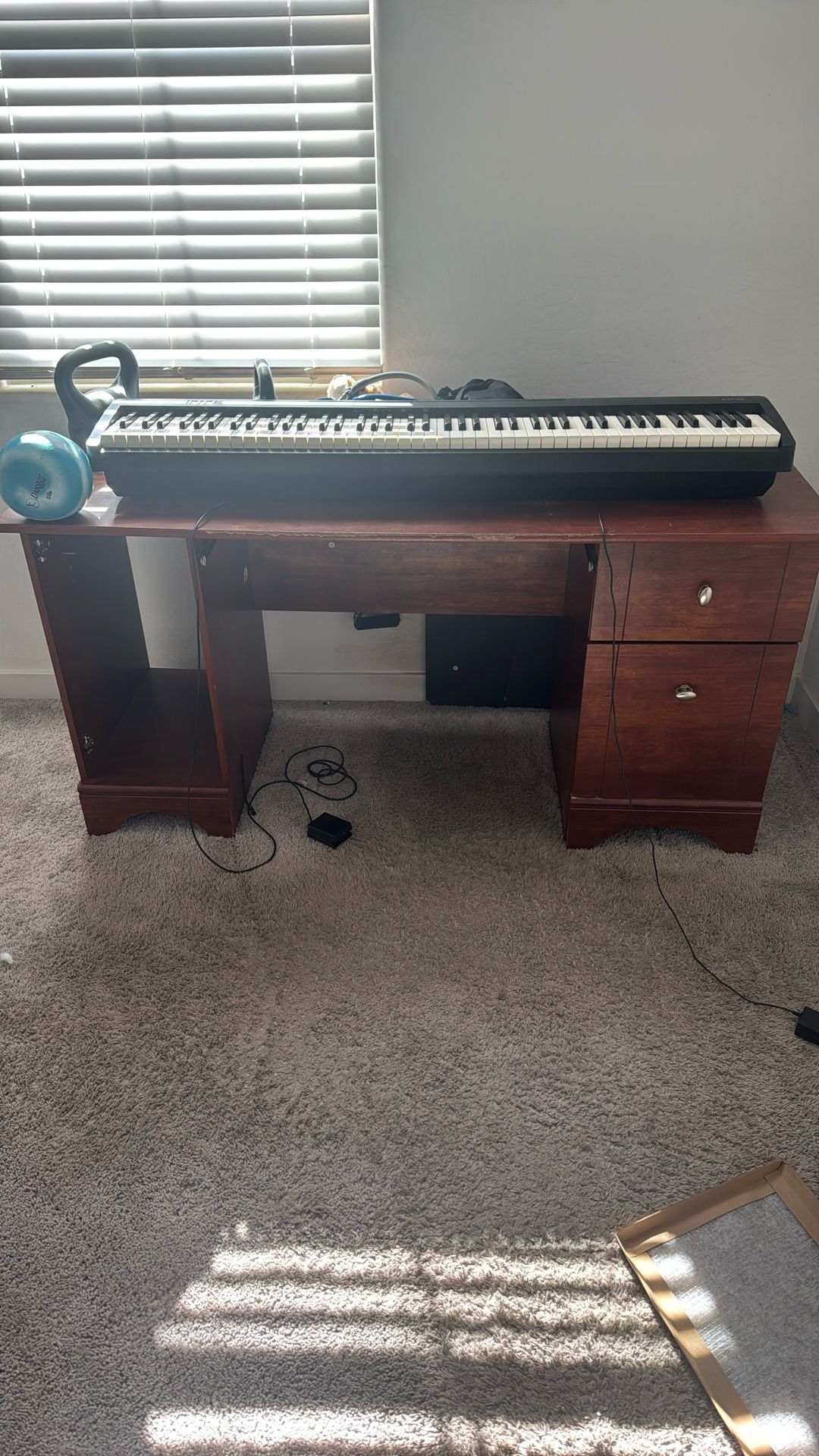 Free Desk- Must Pick Up