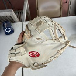 Rawlings Catchers Glove 34 inch.  (Broken in) 