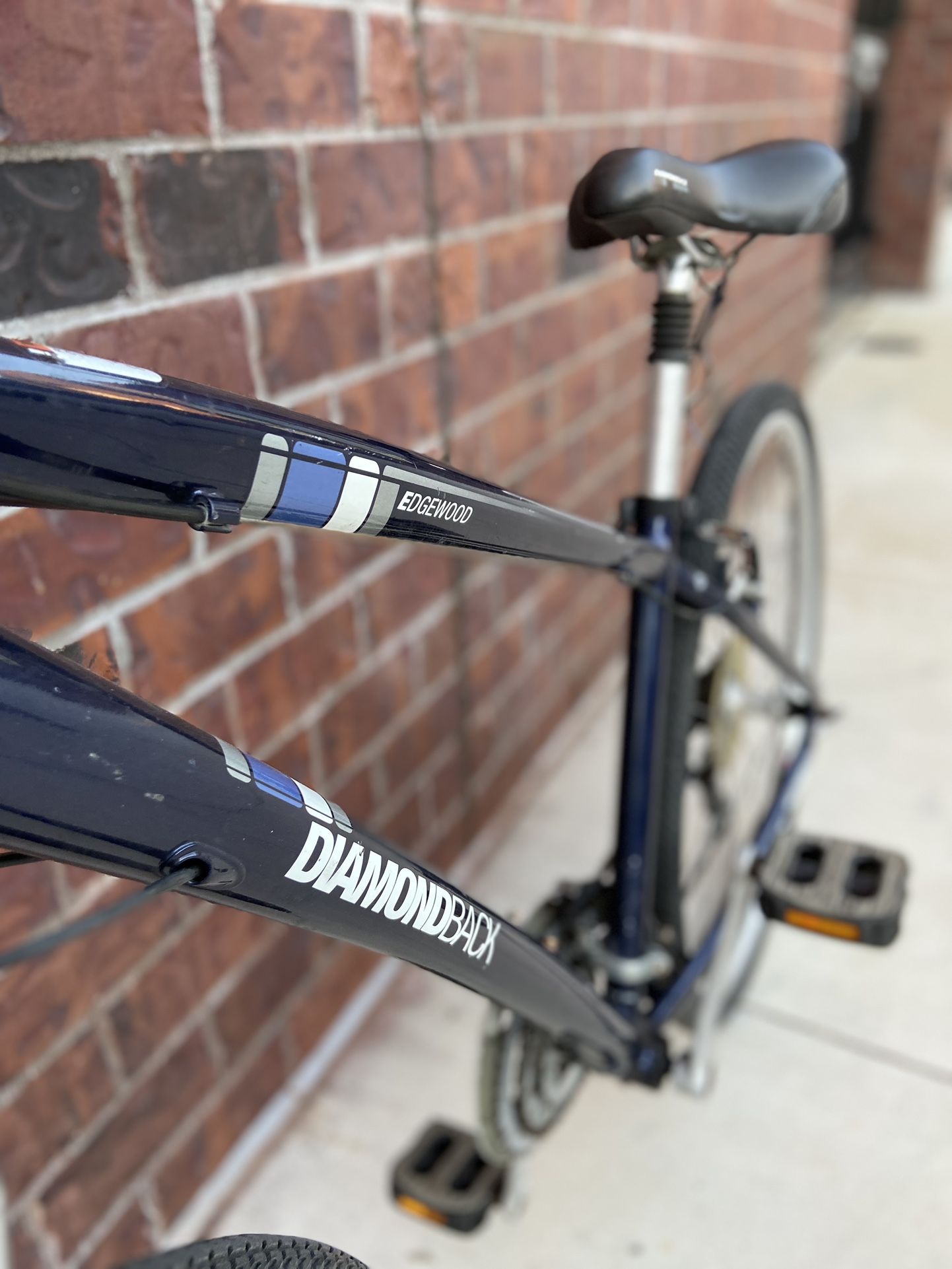 28 Bike Diamondback Edgewood Hybrid Aluminium Front Suspension Bicycle For Sale Biking Cycling 21speed 700c for Sale in Vancouver WA OfferUp