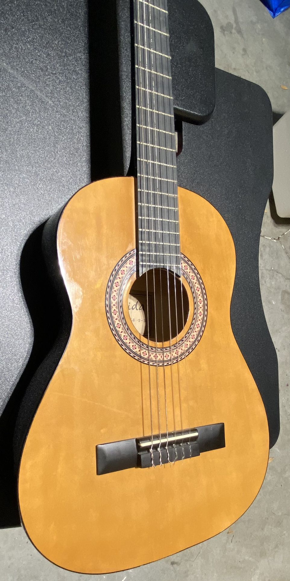 Hand Crafted Acoustic Guitar (Lucida LK 2-3/4)
