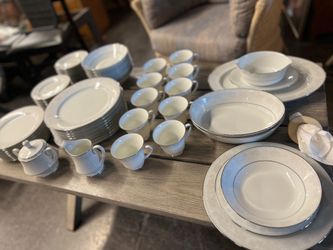 Noritake Misty China set 67 Pieces