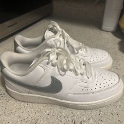 NIKE AIR FORCE LOW TOPS