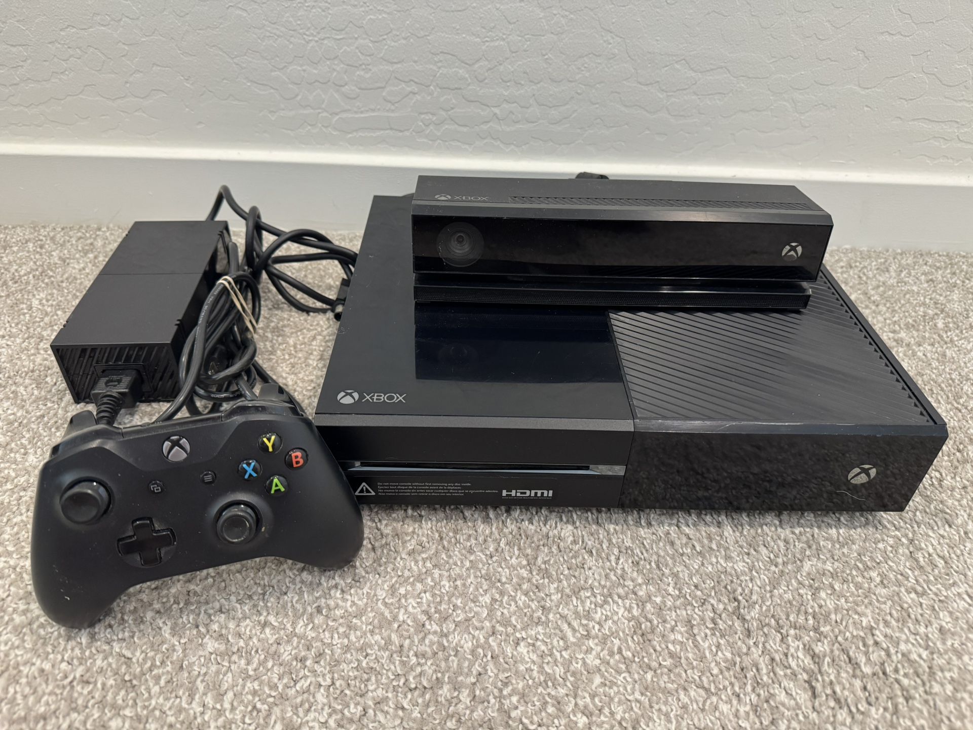 500 GB XBOX One System w/Kinect Camera