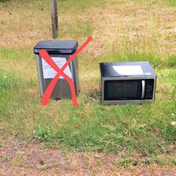 Free Microwave (NEEDS REPAIR)