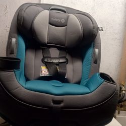 Current Not Expired Car Seat In Great Condition 