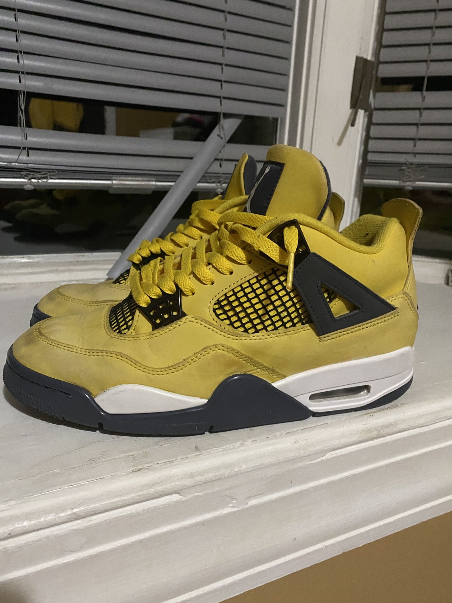 Jordan Lighting 4s