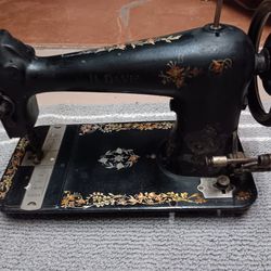 Vintage Davis Vertical Feed Sewing Machine 