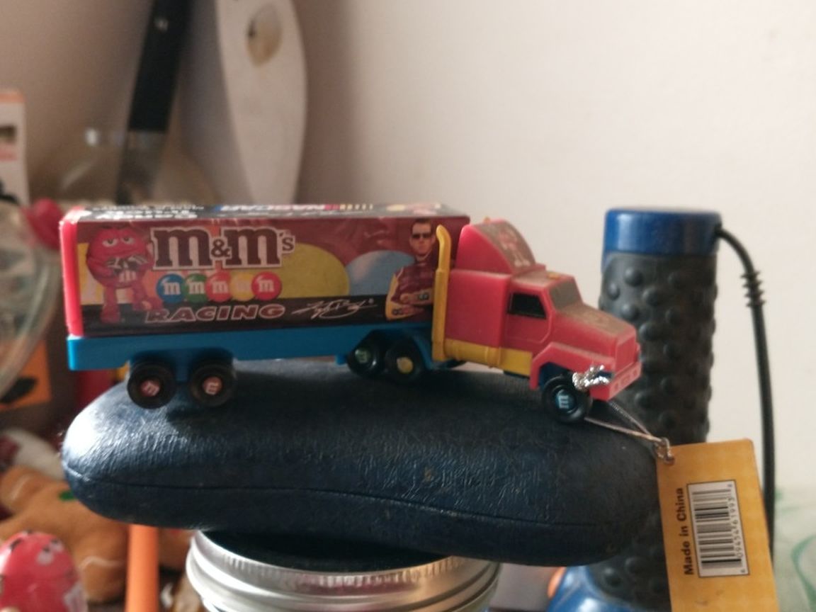 M&M 18 Wheeler