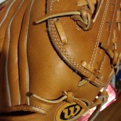 Wilson A2124 Professional Baseball Glove 12"