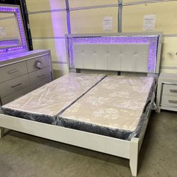 Ashley - Zyniden 5pc King Upholstered Panel Bed, Dresser, Mirror And Nightstand - Split box spring included. 