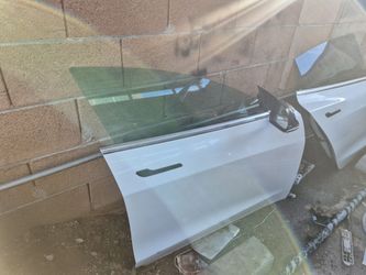 2018 tesla model 3 white color