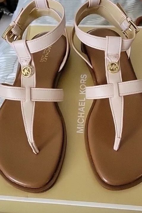Michael Kors Sasha Strap Sandals Size 6