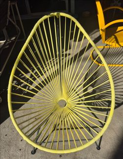 Acapulco Adult chair by Innit .in very good condition from panorama city