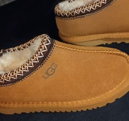 UGG tasman 2 slippers - KlDS size 2 like new - PRICED TO SELL QUICKLY