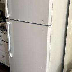 Insignia Fridge with Top Freezer
