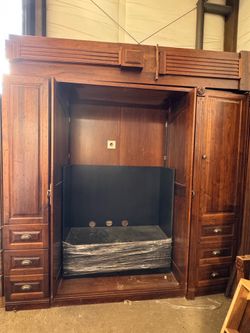 Entertainment center