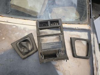 1990 MAZDA RX7 RADIO CONSOLE AND SHIFTER SURROUND 