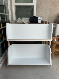 Kids wooden bookshelf