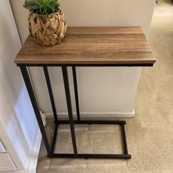 Table C-Shaped Modern Open Frame Side Table