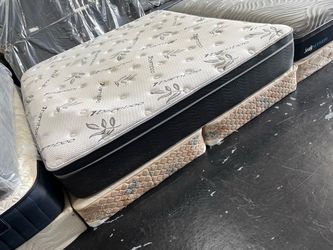 King mattress pillowtop and box springs