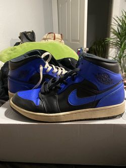 Jordan 1 mid royal blue size 10.5